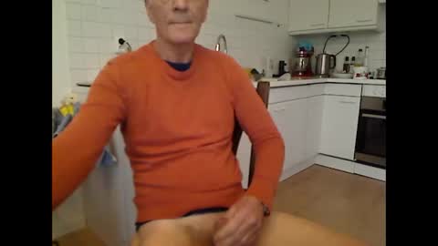 Snapshot of hankk54 chatting on December 16, 2025, 9:36 am hankk54 online show from December 16, 2025, 9:36 am