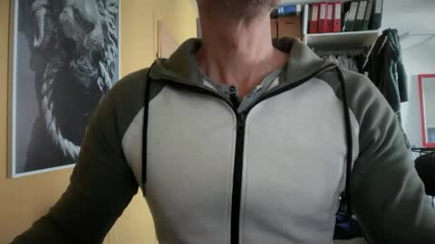 hanky online show from March 10, 2025, 11:21 am