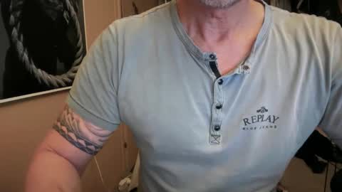 hanky online show from March 10, 2025, 5:29 pm