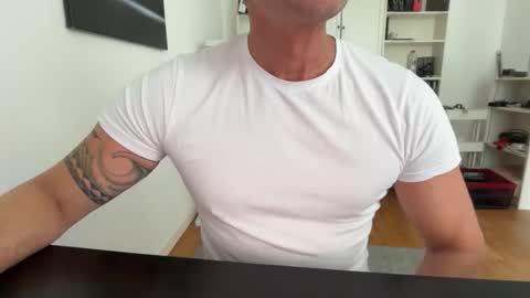 hanky online show from September 17, 2025, 9:33 am