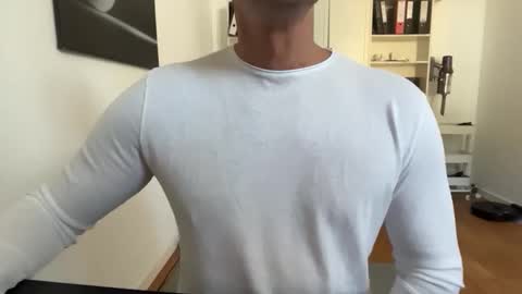 hanky online show from October 1, 2025, 9:37 am