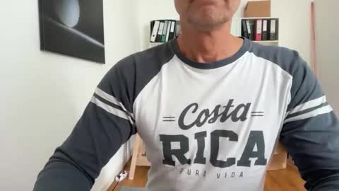 hanky online show from October 6, 2025, 10:02 am