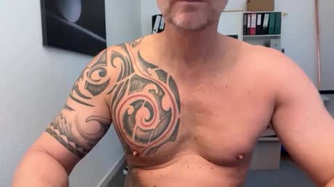 hanky online show from November 3, 2025, 9:21 am