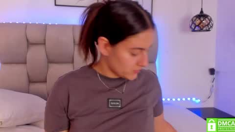 hanna__evans_ online show from April 21, 2026, 11:38 am