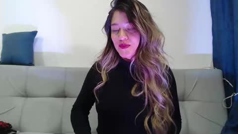 Hanna  online show from December 3, 2025, 2:30 am