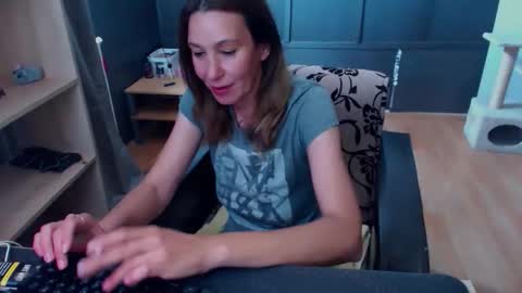 hanna_ha online show from May 21, 2026, 10:22 am