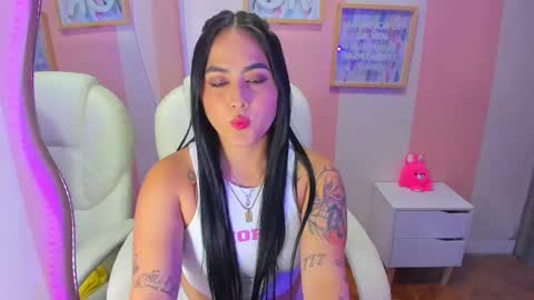 hanna_moly online show from January 21, 2025, 9:15 pm