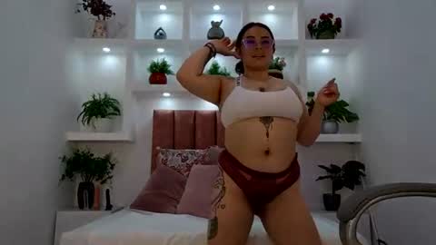 Snapshot of hanna_moons chatting on August 1, 2026, 5:07 am hanna_moons online show from August 1, 2026, 5:07 am