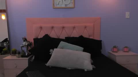 Hanna  online show from June 25, 2026, 5:12 am