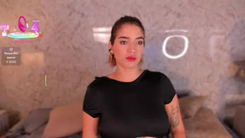 Hanna  online show from December 21, 2025, 1:40 pm