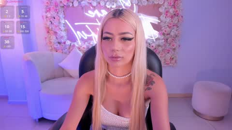 Snapshot of hannaconnor_ chatting on January 25, 2025, 8:53 pm Hanna Connor online show from January 25, 2025, 8:53 pm