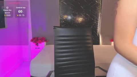hannacooper3 online show from September 29, 2025, 7:51 pm