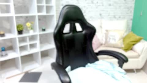 Hannah  online show from November 16, 2025, 11:16 am