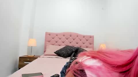 Snapshot of hannah_bernard chatting on February 17, 2026, 8:04 pm Hannah online show from February 17, 2026, 8:04 pm