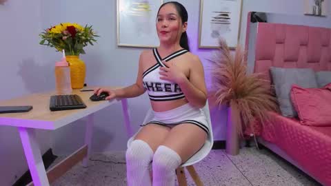 Snapshot of hannah_martinez_ chatting on October 10, 2025, 8:19 pm Maira online show from October 10, 2025, 8:19 pm