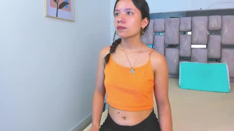 hannah_stuart online show from February 4, 2026, 1:06 pm