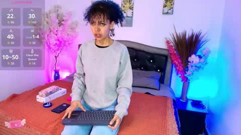 Snapshot of hannahblue_ chatting on February 6, 2026, 12:08 pm HannahBlue online show from February 6, 2026, 12:08 pm