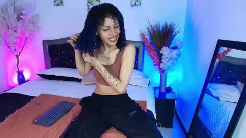 Snapshot of hannahblue_ chatting on February 12, 2026, 12:55 pm HannahBlue online show from February 12, 2026, 12:55 pm