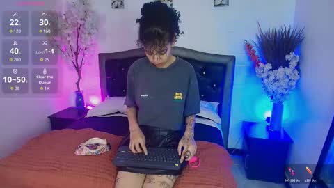 Snapshot of hannahblue_ chatting on February 16, 2026, 12:23 pm HannahBlue online show from February 16, 2026, 12:23 pm