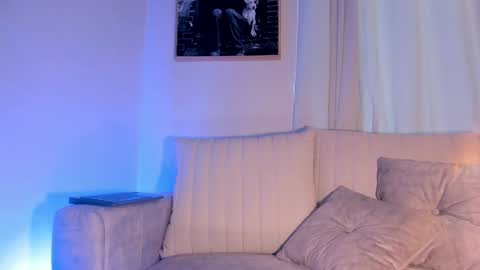 Hannah  online show from December 11, 2024, 12:02 pm