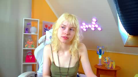 Snapshot of hannahhollis chatting on April 24, 2026, 6:16 am Hannah online show from April 24, 2026, 6:16 am