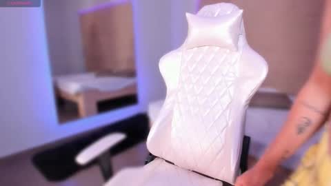 hannahmonttgomery  Help me reach 100 Hands up online show from November 13, 2025, 6:29 pm