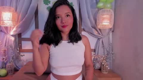 hannahmonttgomery  Help me reach 100 Hands up online show from March 22, 2026, 12:30 pm