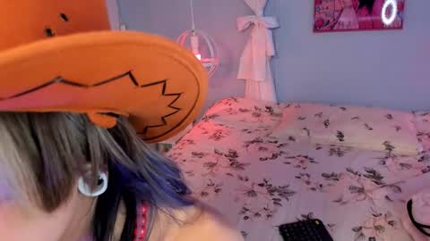 Hannah online show from December 3, 2025, 12:36 pm