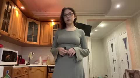 Snapshot of hannahsperberg chatting on June 13, 2026, 8:34 am Alla online show from June 13, 2026, 8:34 am
