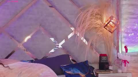 hannaprada1 online show from June 10, 2026, 12:04 pm