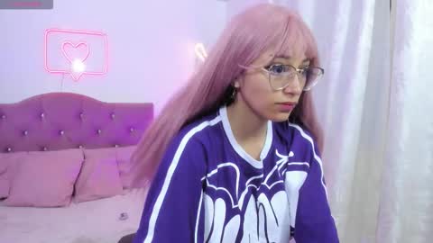 HANNI  online show from November 27, 2025, 12:07 pm