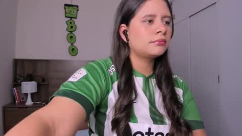 Snapshot of hanny_13 chatting on October 22, 2025, 7:35 pm taylor live online show from October 22, 2025, 7:35 pm