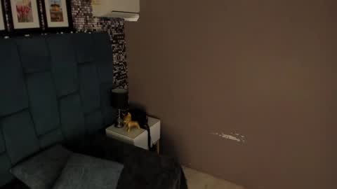 Hanny  online show from December 14, 2025, 11:37 am