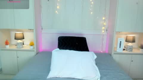 hannyk_ online show from April 19, 2026, 4:01 am