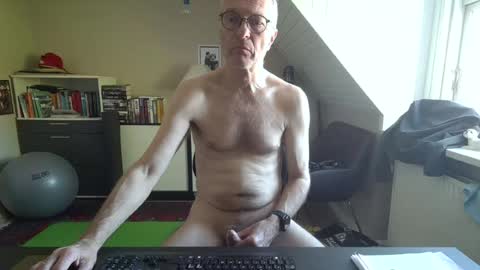 Snapshot of hanse_1 chatting on May 2, 2026, 7:35 am Hanse online show from May 2, 2026, 7:35 am
