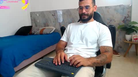 Snapshot of hanz_col chatting on November 4, 2025, 12:15 pm hanz_col online show from November 4, 2025, 12:15 pm