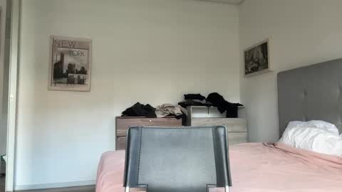 hanzlagerfelt online show from October 2, 2025, 7:54 pm