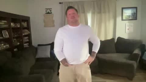 Snapshot of happilymarr1ed chatting on November 21, 2025, 3:54 pm DadBod online show from November 21, 2025, 3:54 pm