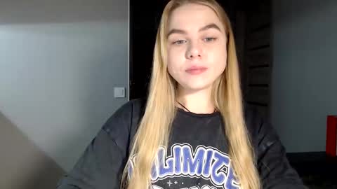 happy_fox_ online show from December 20, 2024, 10:32 pm