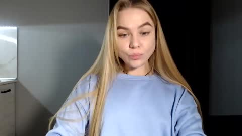 happy_fox_ online show from December 25, 2024, 9:43 pm