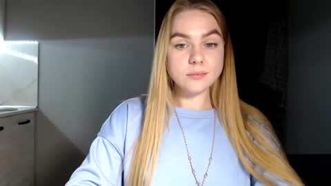 happy_fox_ online show from March 12, 2025, 11:01 pm