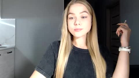 happy_fox_ online show from October 13, 2025, 7:36 pm