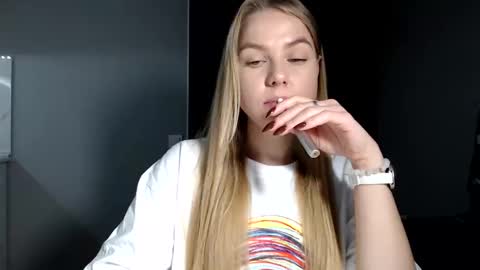 happy_fox_ online show from October 15, 2025, 10:10 pm