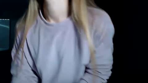 happy_fox_ online show from November 26, 2025, 6:09 pm