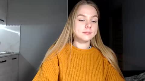 happy_fox_ online show from February 21, 2026, 9:38 pm