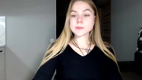 happy_fox_ online show from March 25, 2026, 8:59 pm