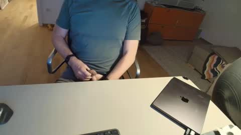 Snapshot of happybugger chatting on April 19, 2026, 6:07 pm Cum for you online show from April 19, 2026, 6:07 pm