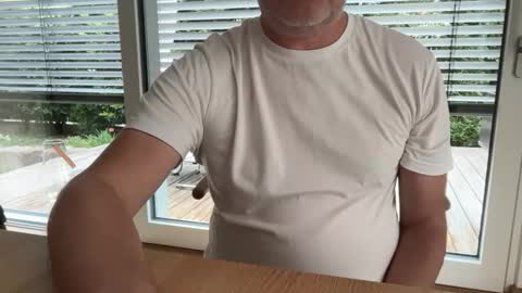 Snapshot of happybugger chatting on June 7, 2026, 11:47 am Cum for you online show from June 7, 2026, 11:47 am