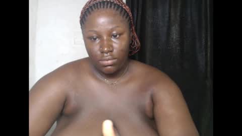 Snapshot of happyslut7 chatting on October 20, 2025, 9:43 am happyslut7 online show from October 20, 2025, 9:43 am