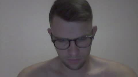hardboylovemilfmoom online show from June 30, 2026, 7:15 pm